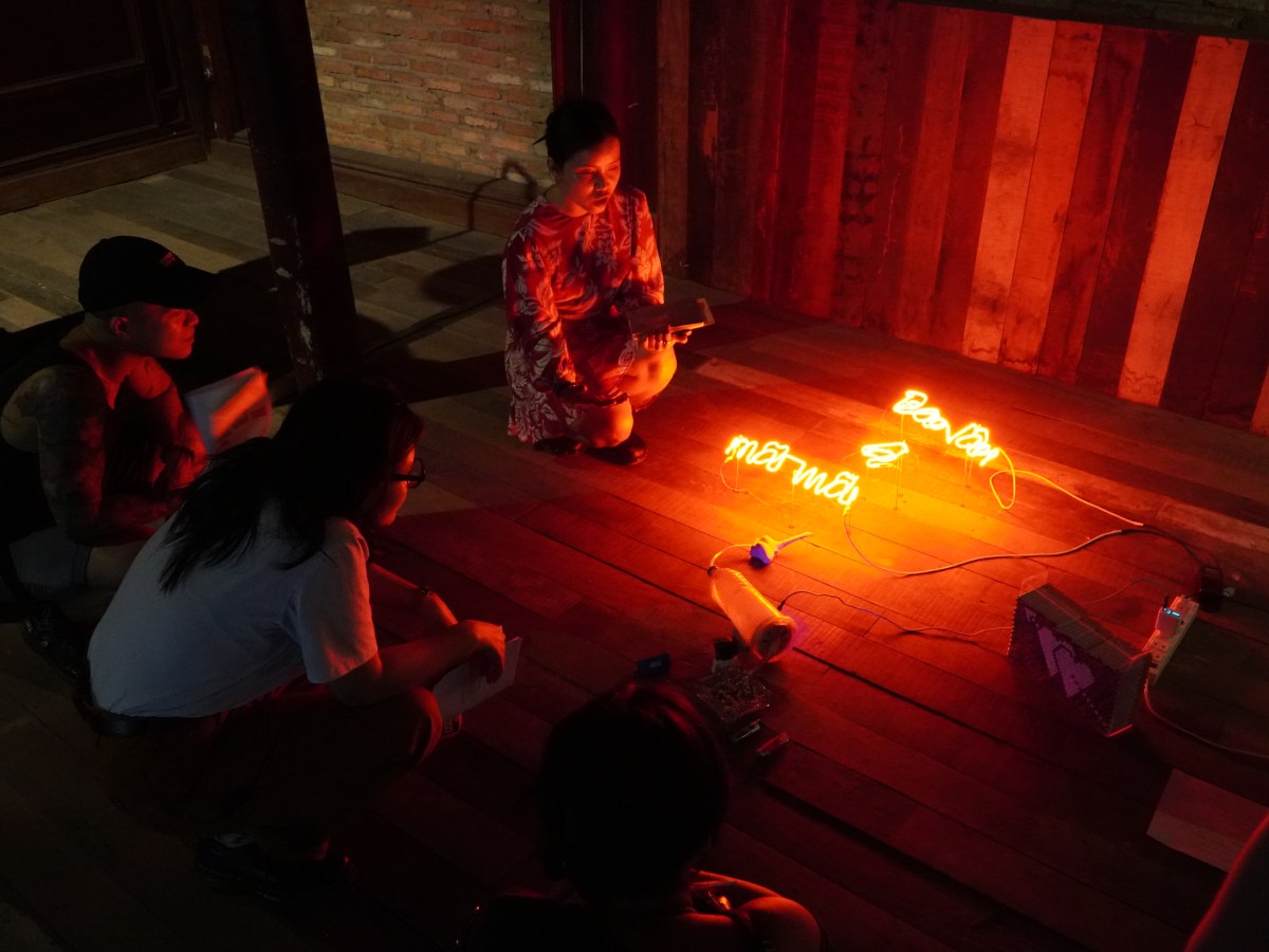 Exhibition Walk-through with Linh Lê, Lê Đ. Chung & Tâm Đỗ | 𝟨 𝒫𝑀 𝒾𝓃 𝓉𝒽𝑒 𝒶𝒻𝓉𝑒𝓇𝓃𝑜𝑜𝓃. 𝒯𝒽𝑒 𝒹𝒶𝓎 𝓌𝒶𝓈 𝓁𝑜𝓃𝑔. 𝒯𝒽𝑒 𝓃𝒾𝑔𝒽𝓉 𝓉𝑜𝑜 𝓌𝒶𝓈&nbsp;𝓁𝑜𝓃𝑔.